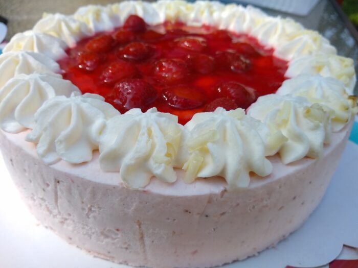 Deutsche Kuche Strawberry Cream Cake