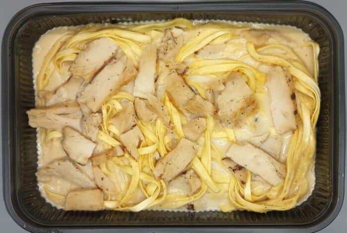 Park Street Deli Fettuccine with Alfredo Sauce & Grilled Chicken Meal Kit