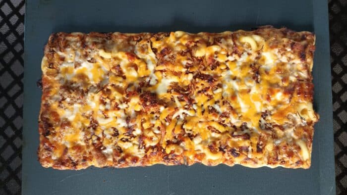 Mama Cozzi's Artisan-Inspired Smoked Pulled Pork Mac 'N Cheese Flatbread Pizza