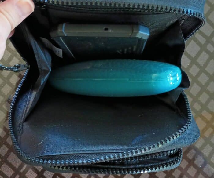 LIVE IN STYLE Sling Bag