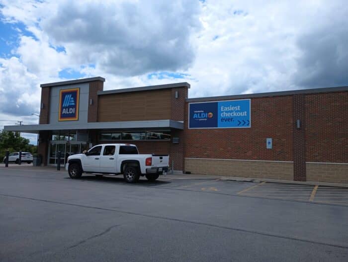 The outside of the Aldigo store in Aurora, Illinois. (Credit: Joshua Johnston)