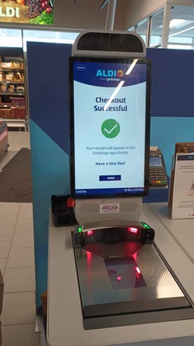 The checkout line in the Aldigo store in Aurora, Illinois. (Credit: Rachael Johnston)