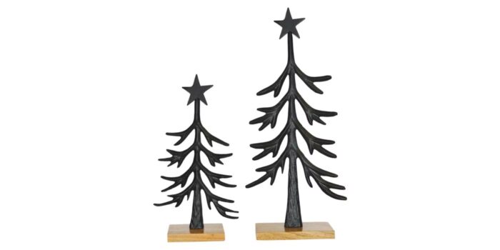 Merry Moments sculpted tree