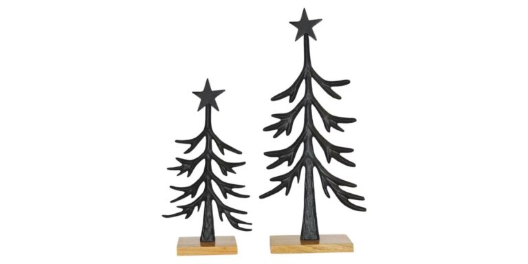 Merry Moments sculpted tree