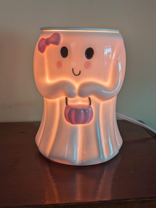 The Halloween Collection Wax Warmer and KIRKTON HOUSE Wax Melts 2